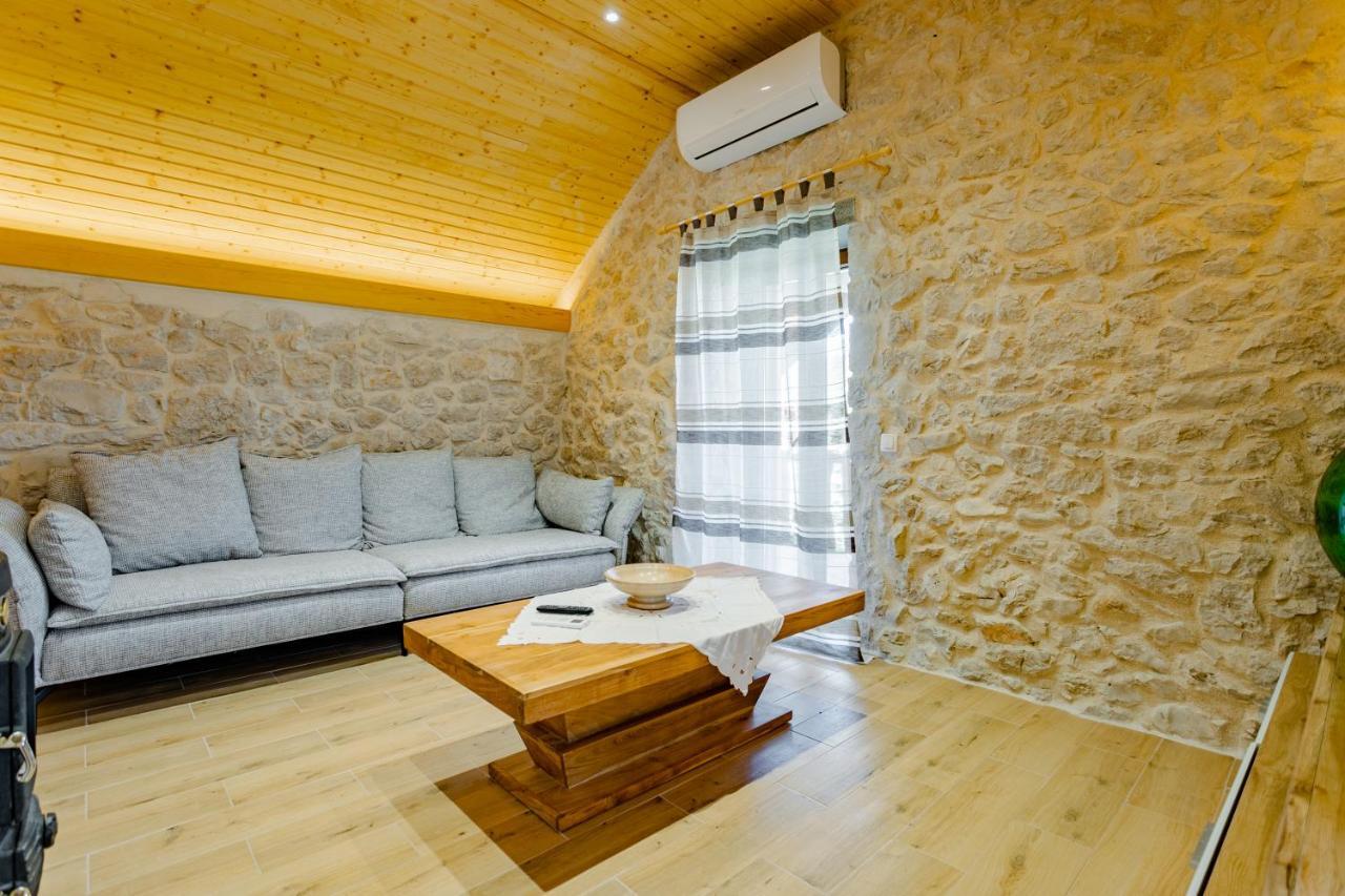 Patakun Holiday Home For 5, With Heated Pool Lecevica Eksteriør billede