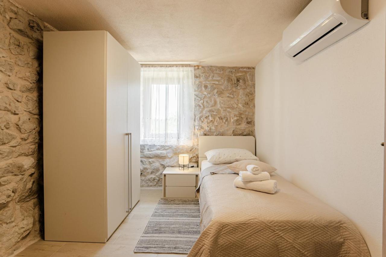 Patakun Holiday Home For 5, With Heated Pool Lecevica Eksteriør billede
