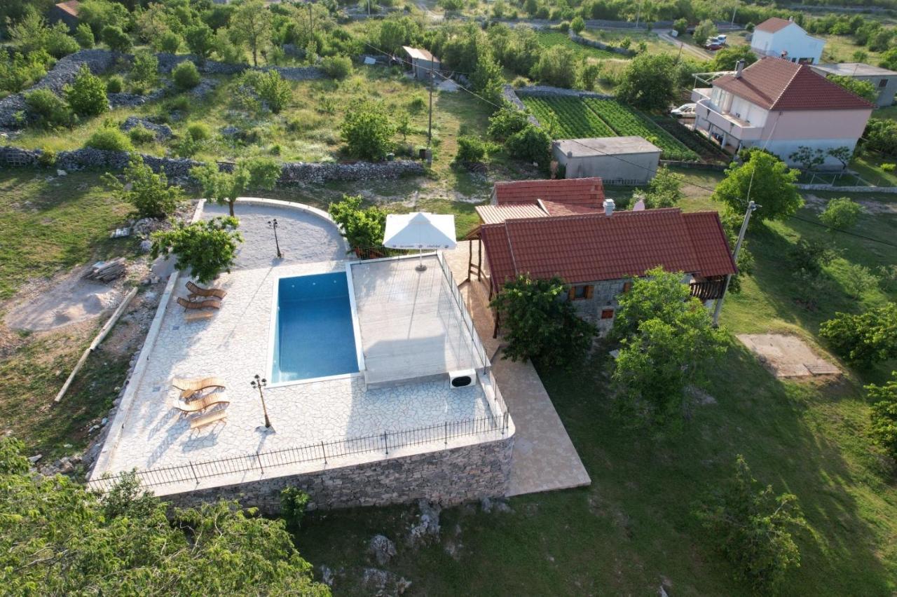 Patakun Holiday Home For 5, With Heated Pool Lecevica Eksteriør billede