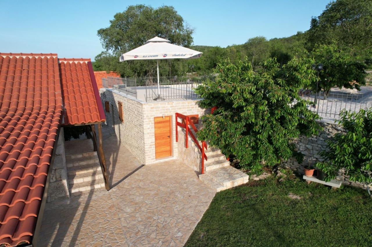 Patakun Holiday Home For 5, With Heated Pool Lecevica Eksteriør billede