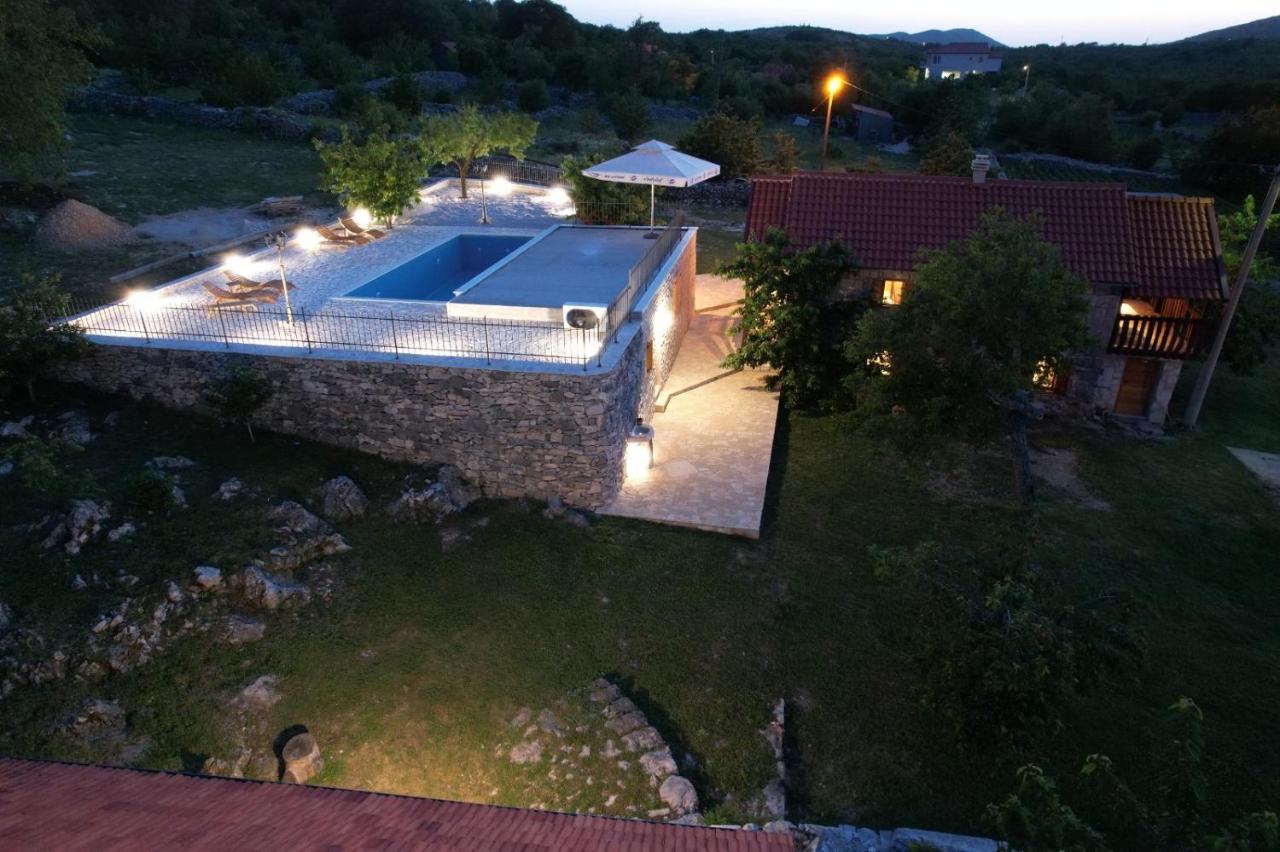 Patakun Holiday Home For 5, With Heated Pool Lecevica Eksteriør billede