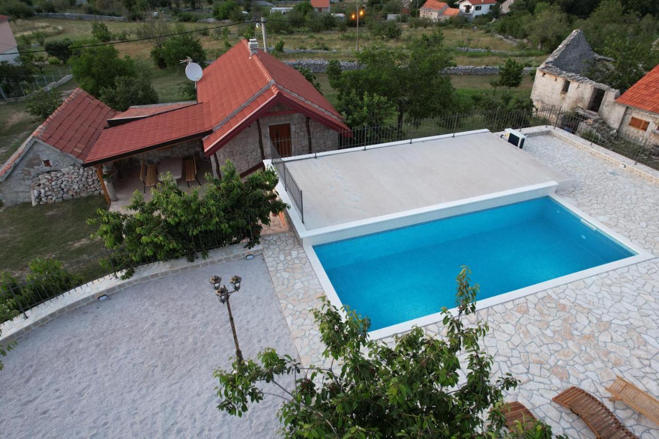 Patakun Holiday Home For 5, With Heated Pool Lecevica Eksteriør billede
