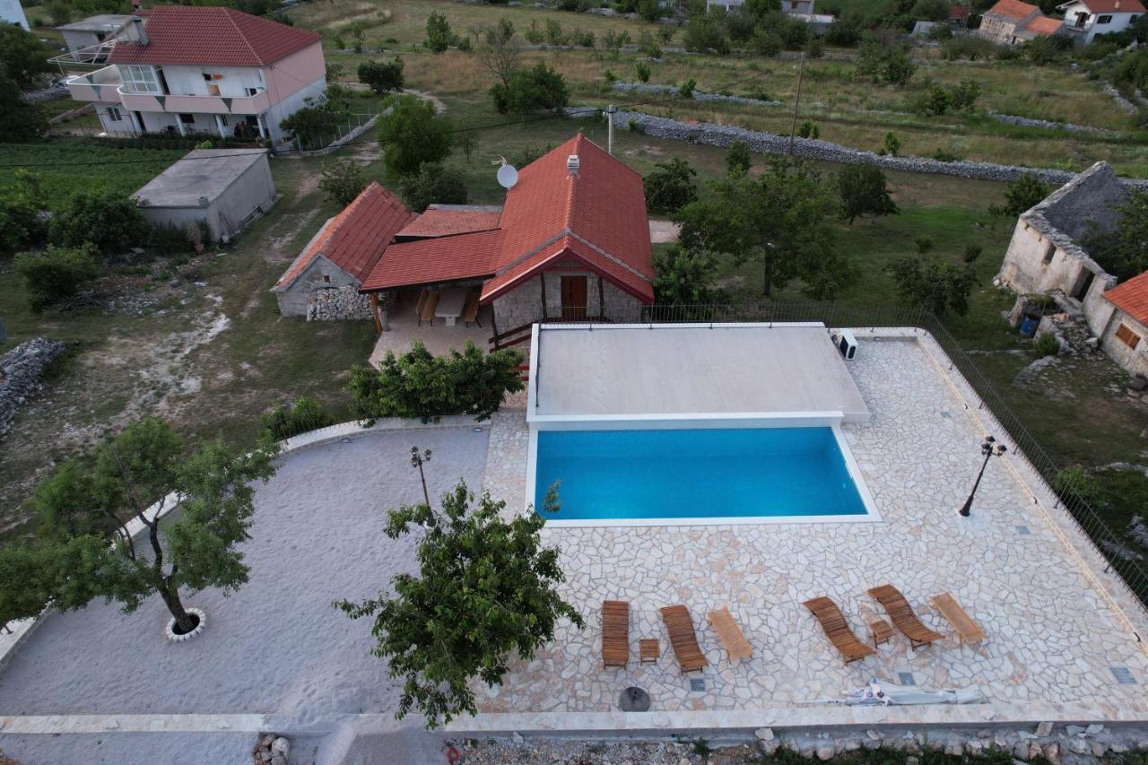 Patakun Holiday Home For 5, With Heated Pool Lecevica Eksteriør billede