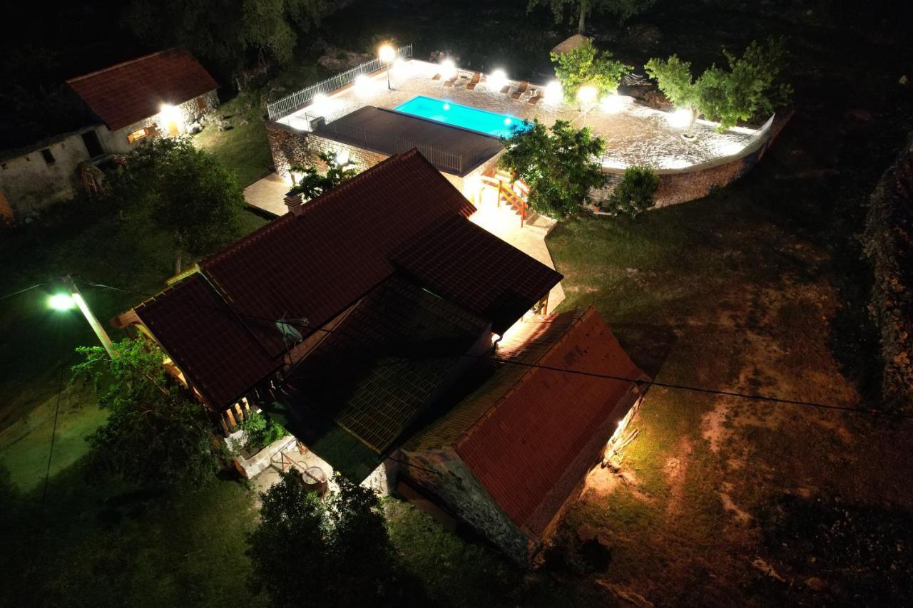 Patakun Holiday Home For 5, With Heated Pool Lecevica Eksteriør billede
