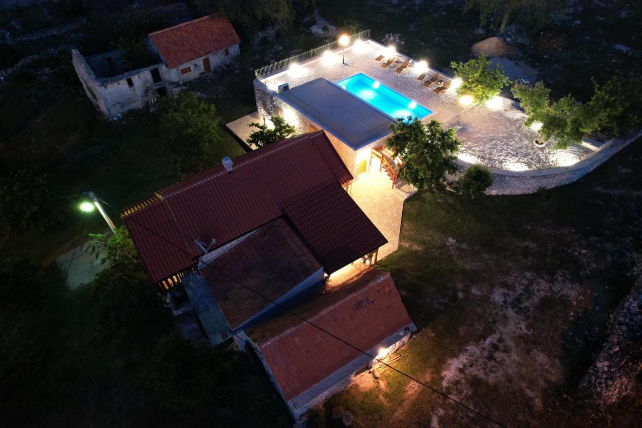 Patakun Holiday Home For 5, With Heated Pool Lecevica Eksteriør billede
