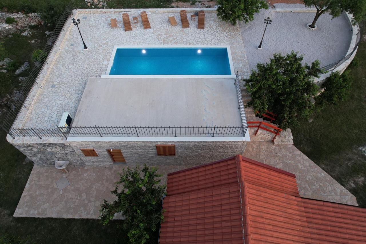 Patakun Holiday Home For 5, With Heated Pool Lecevica Eksteriør billede