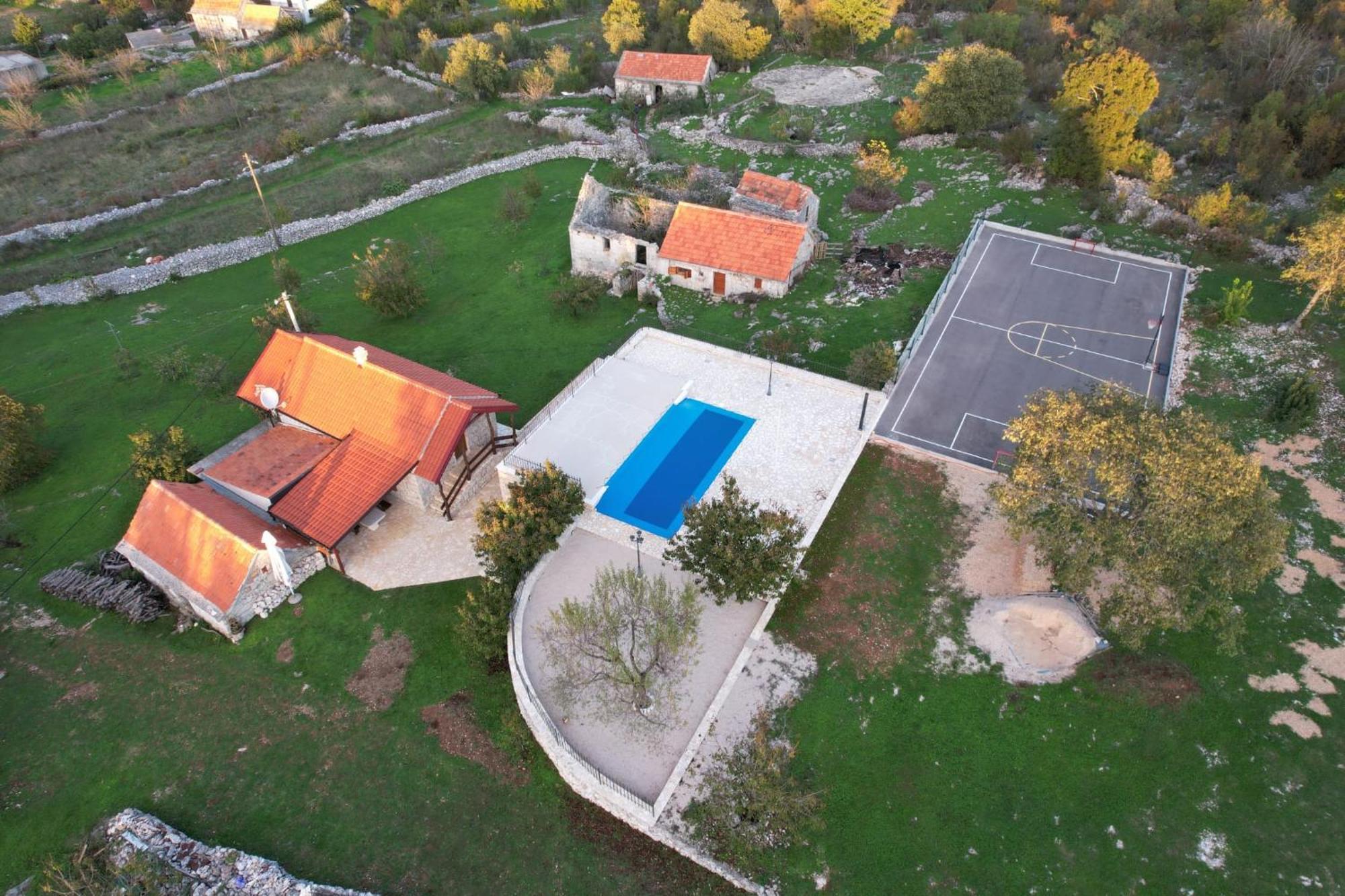 Patakun Holiday Home For 5, With Heated Pool Lecevica Eksteriør billede