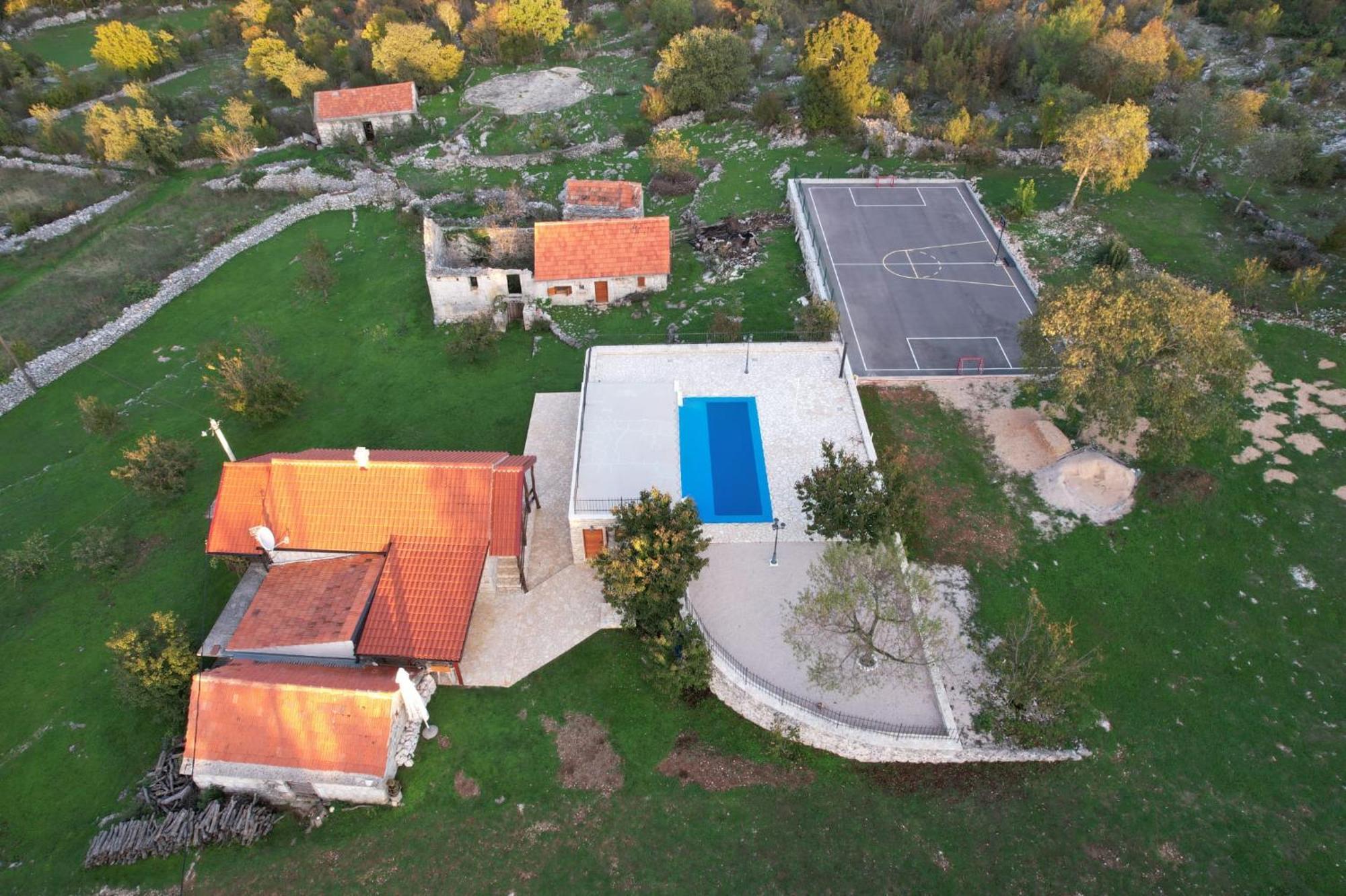 Patakun Holiday Home For 5, With Heated Pool Lecevica Eksteriør billede
